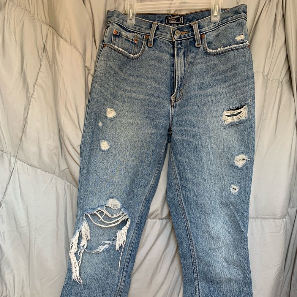 A&F Mom Jean Size 2